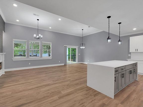 4th image of 107 Wood Dr
