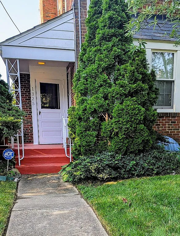 1325 Allison St NE photo 1
