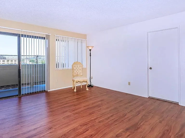 Windsong Apartments — Photo 17