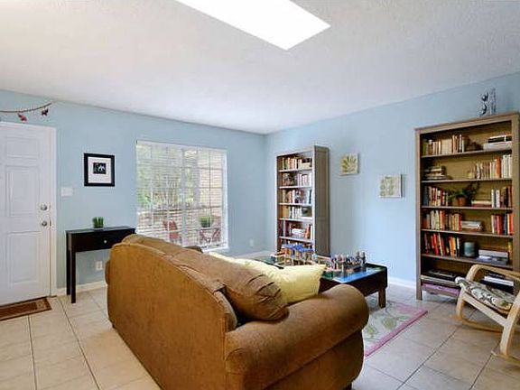 5th image of 8000 Camden Dr