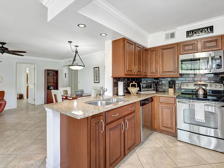 600 Egret Cir #7105 — Photo 8