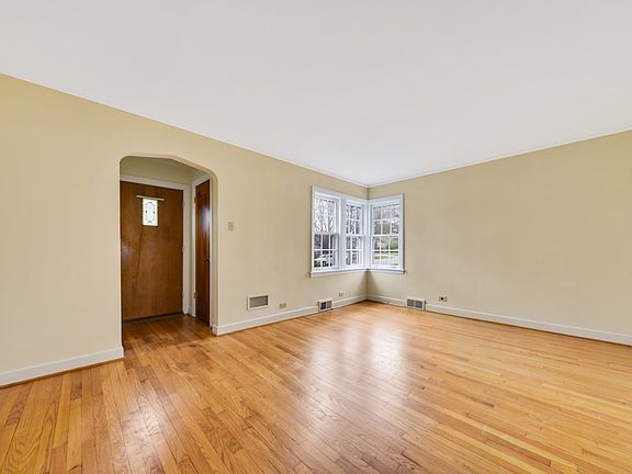 3rd image of 1324 Mandel Ave