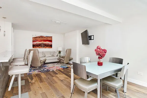 Rented by Compass | media 30