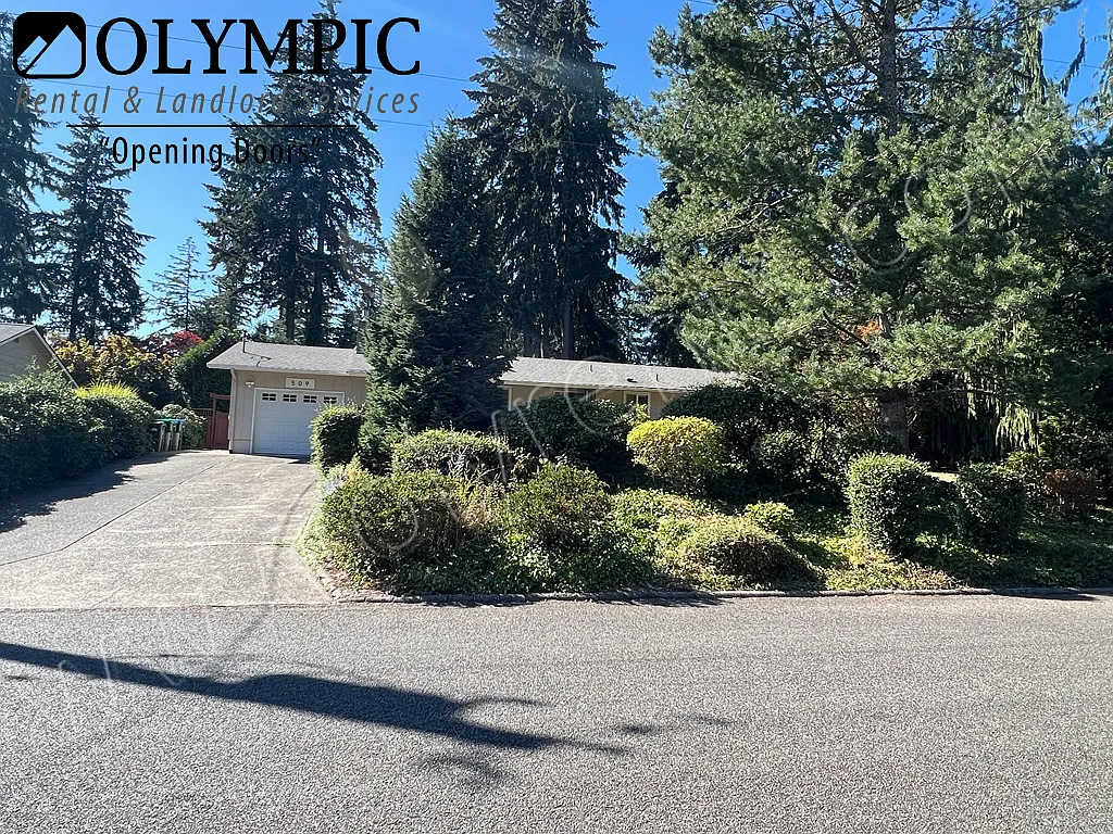 Newly Updated 2 Bedroom, 1.5 Bathroom Rambler — Photo 4