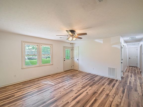 2nd image of 400 Longview Dr