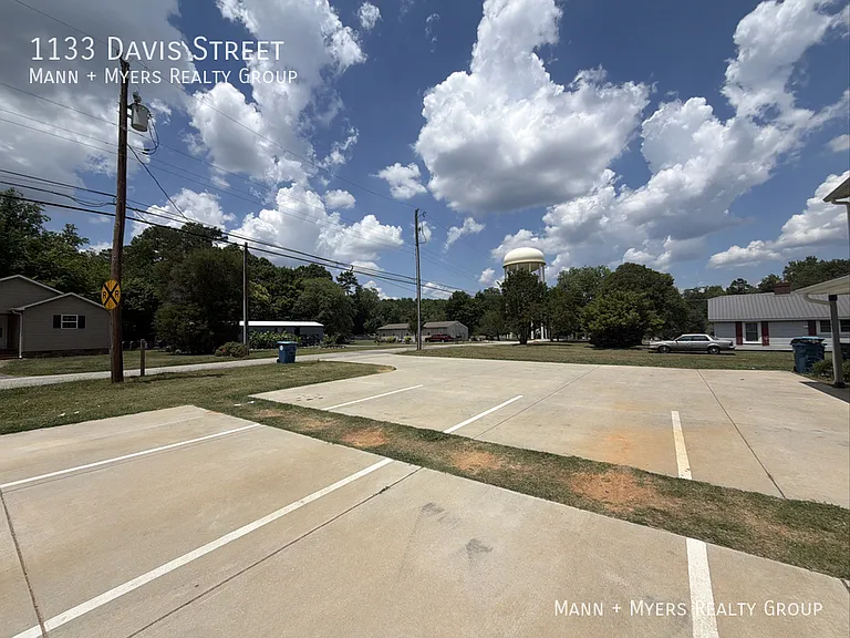 1133 Davis St — Photo 10