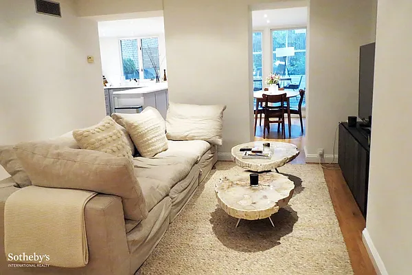 Rented by Sotheby's International Realty | media 48