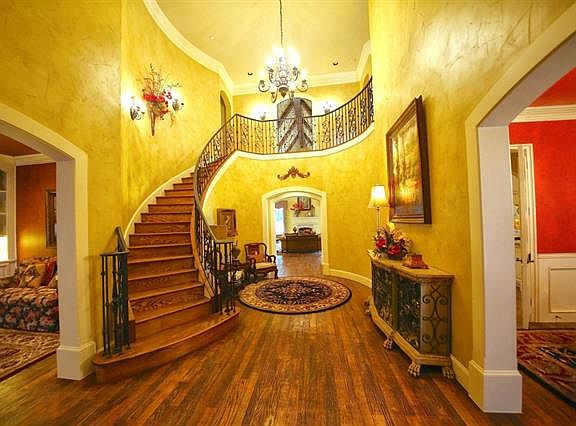 3rd image of 12 Wyck Hill Ln