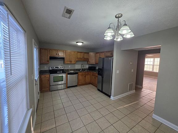 5th image of 133 Chase Way #B