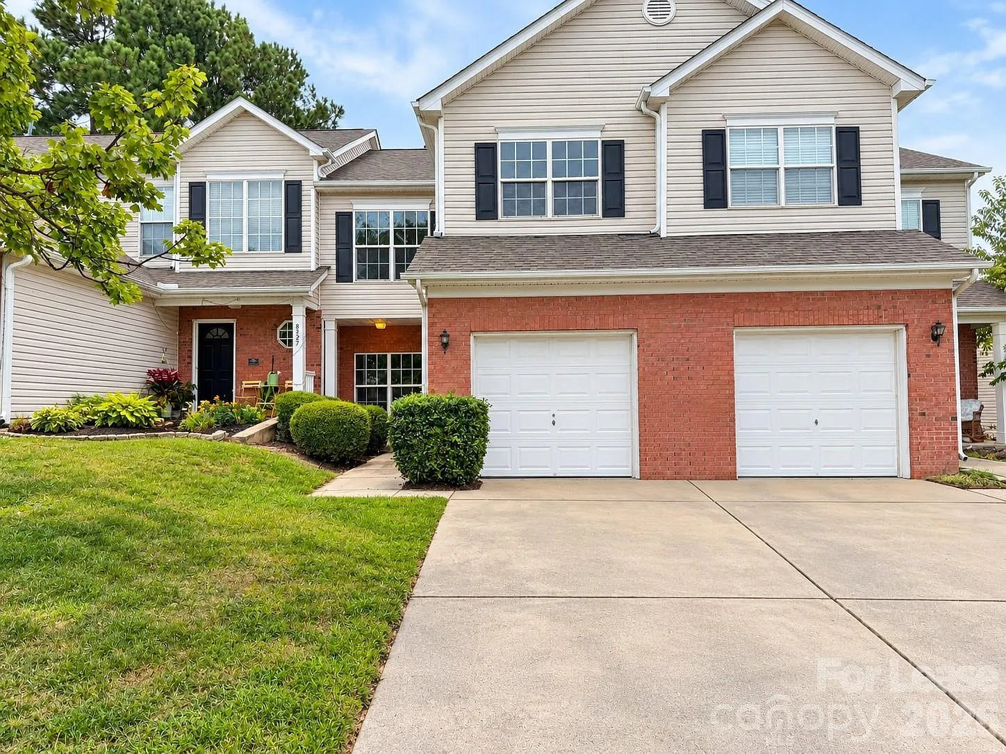3 bed, 2.5 bath, 1600 sqft, $2,000 — Photo 1