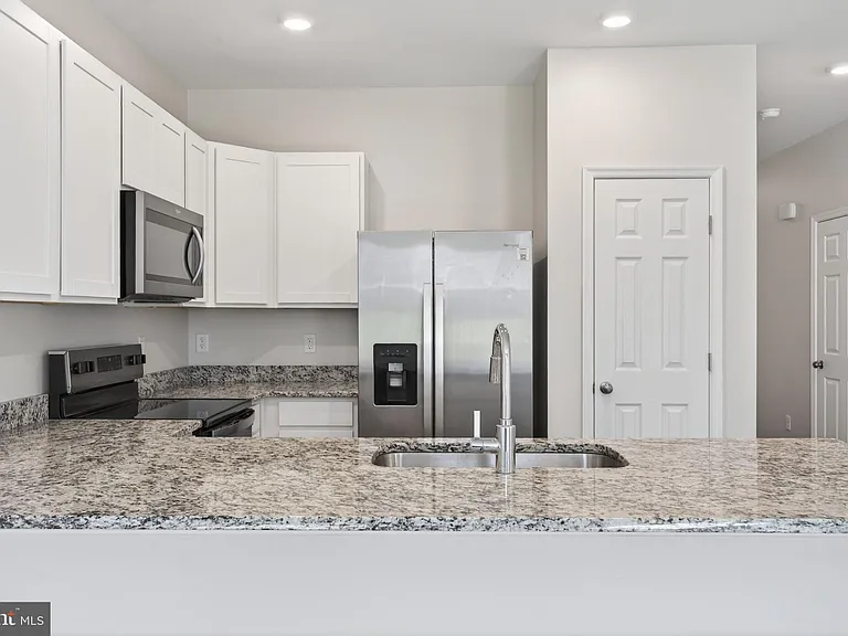 183 Caterpillar Dr — Photo 8