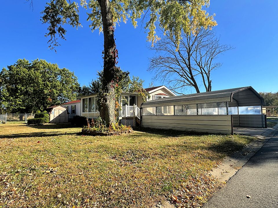 1st image of 616 Carriage Lane Est