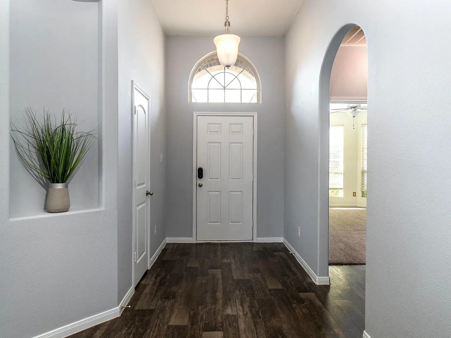 3 bed, 2.0 bath, 1536 sqft, $2,000 — Photo 2