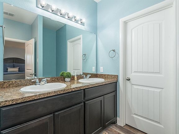 5th image of 6905 Helm Ln