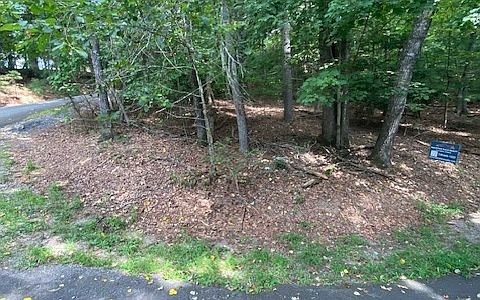 4th image of 22 Holland Cir E