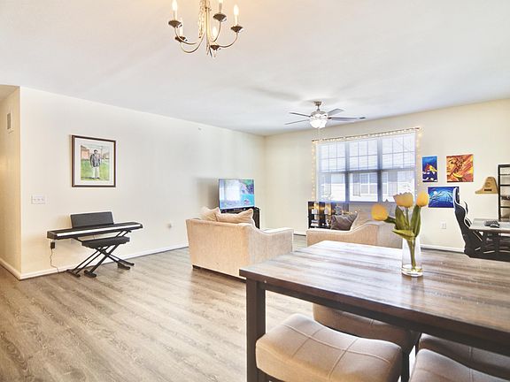 3rd image of 4316 Colindale Rd Unit 1-304