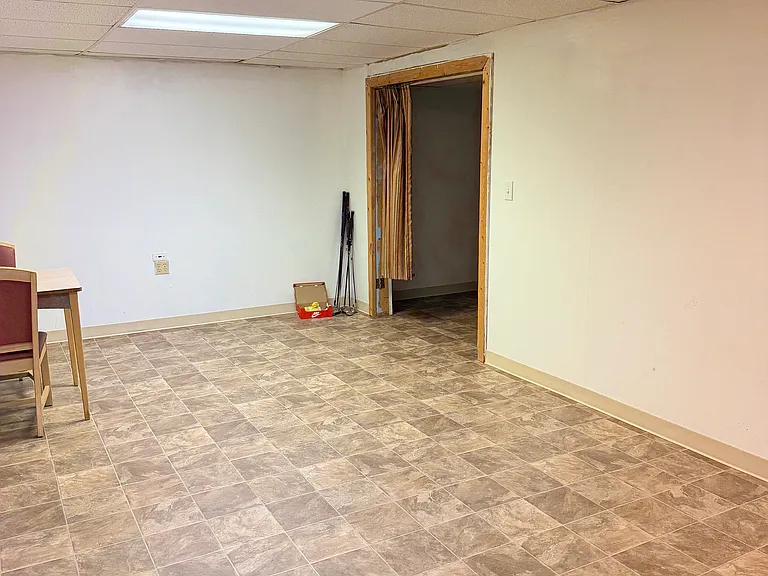 941 E Madison St — Photo 14