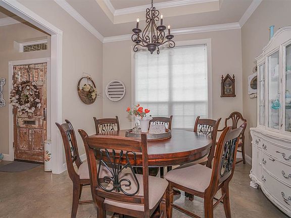 4th image of 135 Germantown Cir
