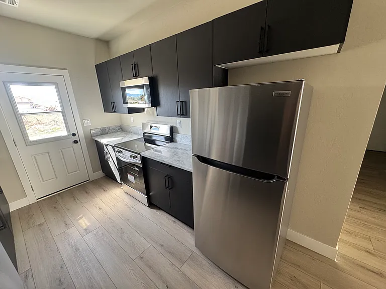 1341 E Arrowhead St #2 — Photo 8