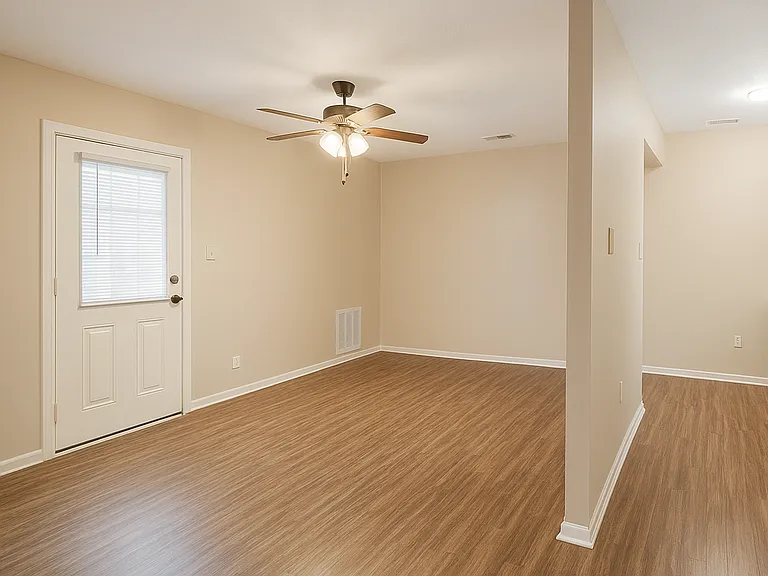 Holik Square Townhomes — Photo 25