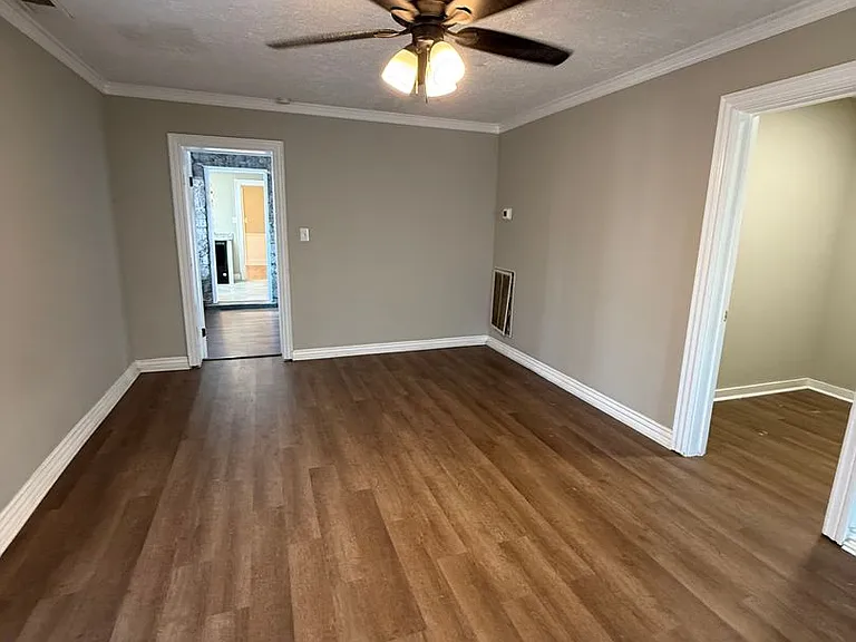 287 E Eastland St — Photo 24