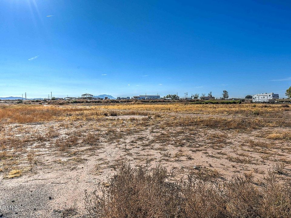 2nd image of 3825 E Graythorn Way