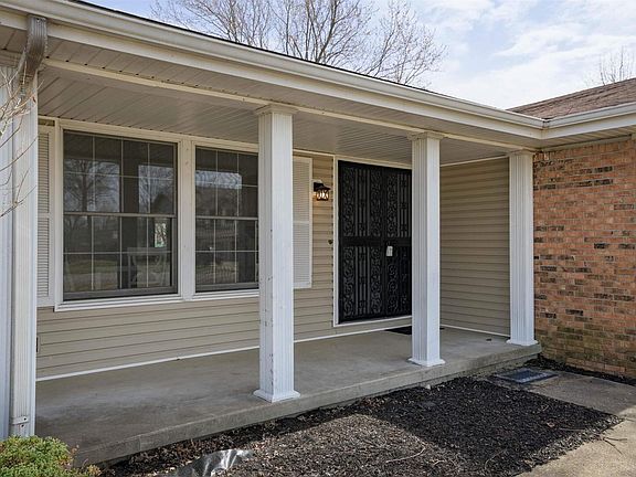 2nd image of 107 N Chamberlain Dr