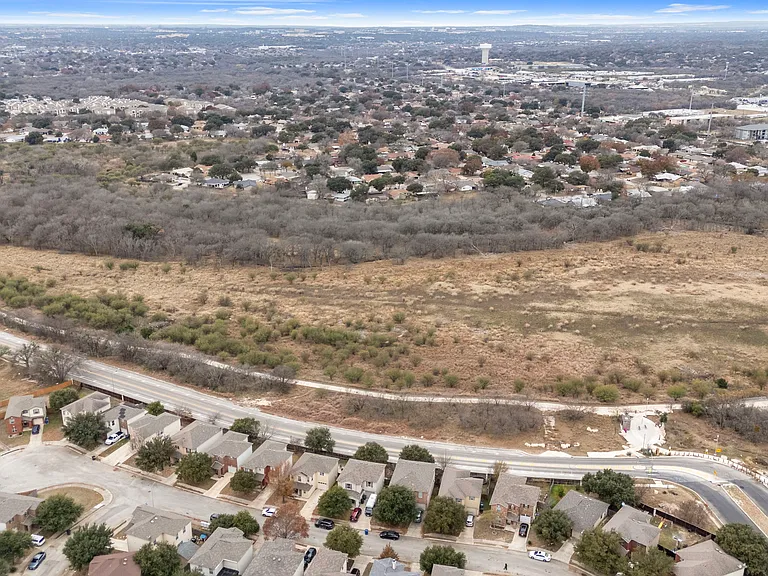 4611 Adkins Trl — Photo 30
