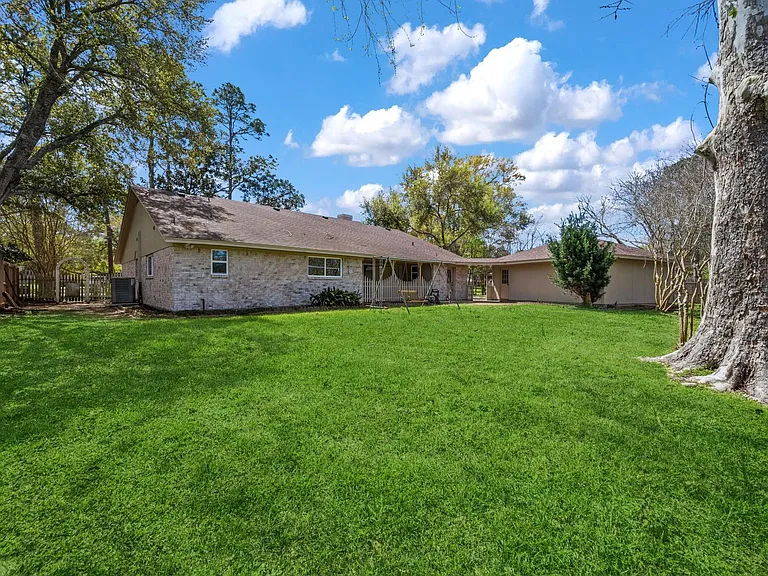 210 Ridgemont Dr — Photo 25