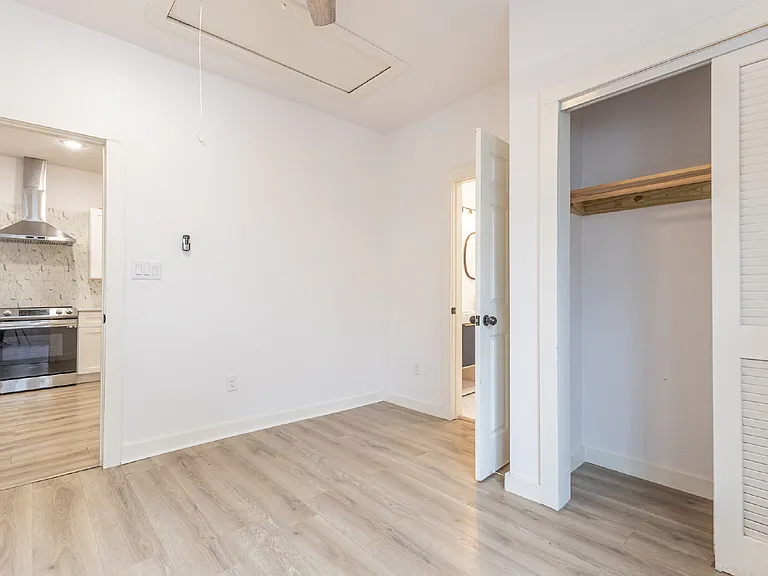 1010 Burnet St — Photo 18