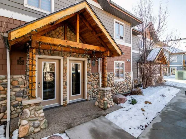 401 4th St NW #604 & 605, Redcliff, AB T0J 2P2