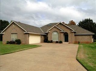 2703 Crown Point, Shawnee, OK 74804