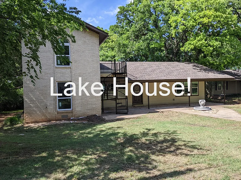 7464 Love Cir — Photo 9