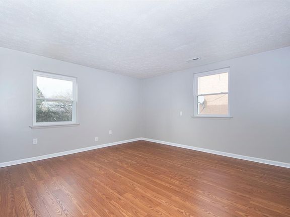 3rd image of 109 Southview Dr