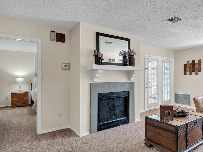 Woodlake Apartments — Photo 8