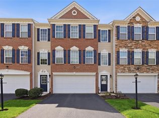 242 Grace Manor Dr, Coraopolis, PA 15108