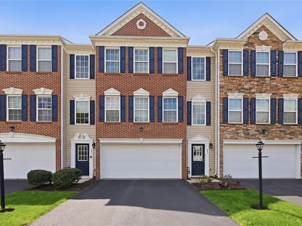 242 Grace Manor Dr, Coraopolis, PA 15108