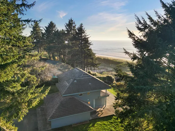 100 Elias Way, Smith River, CA 95567