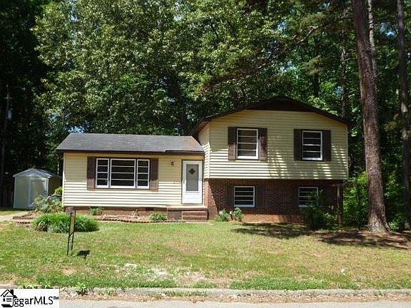 3rd image of 210 Chuckwood Dr