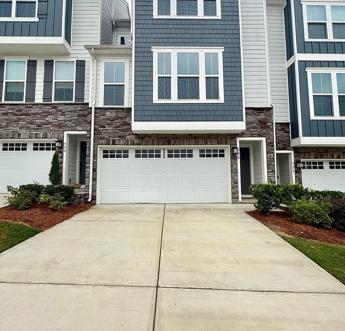 4 bed, 3.5 bath, 2137 sqft, $2,850 — Photo 1