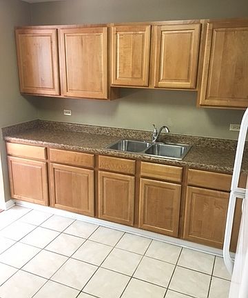 3rd image of 4800 S Lake Park Ave APT 202