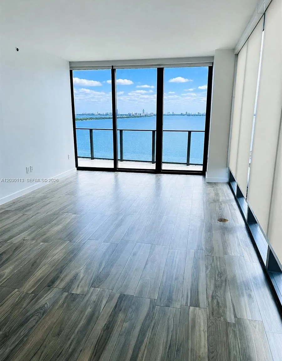 Icon Bay Condo — Photo 2