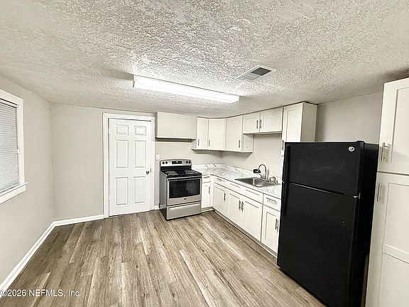 4th image of 9420 GIBSON Avenue