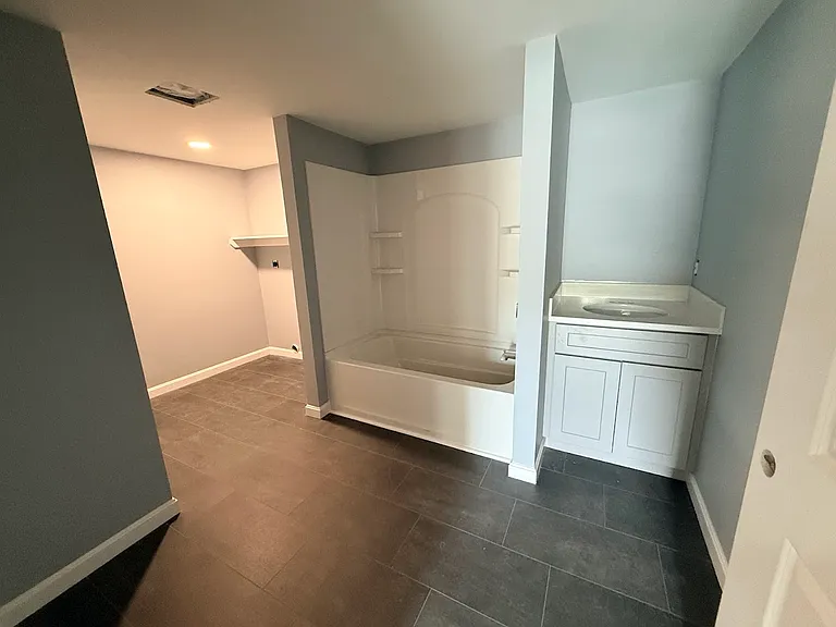 24 Grand Ave #BASEMENT — Photo 8