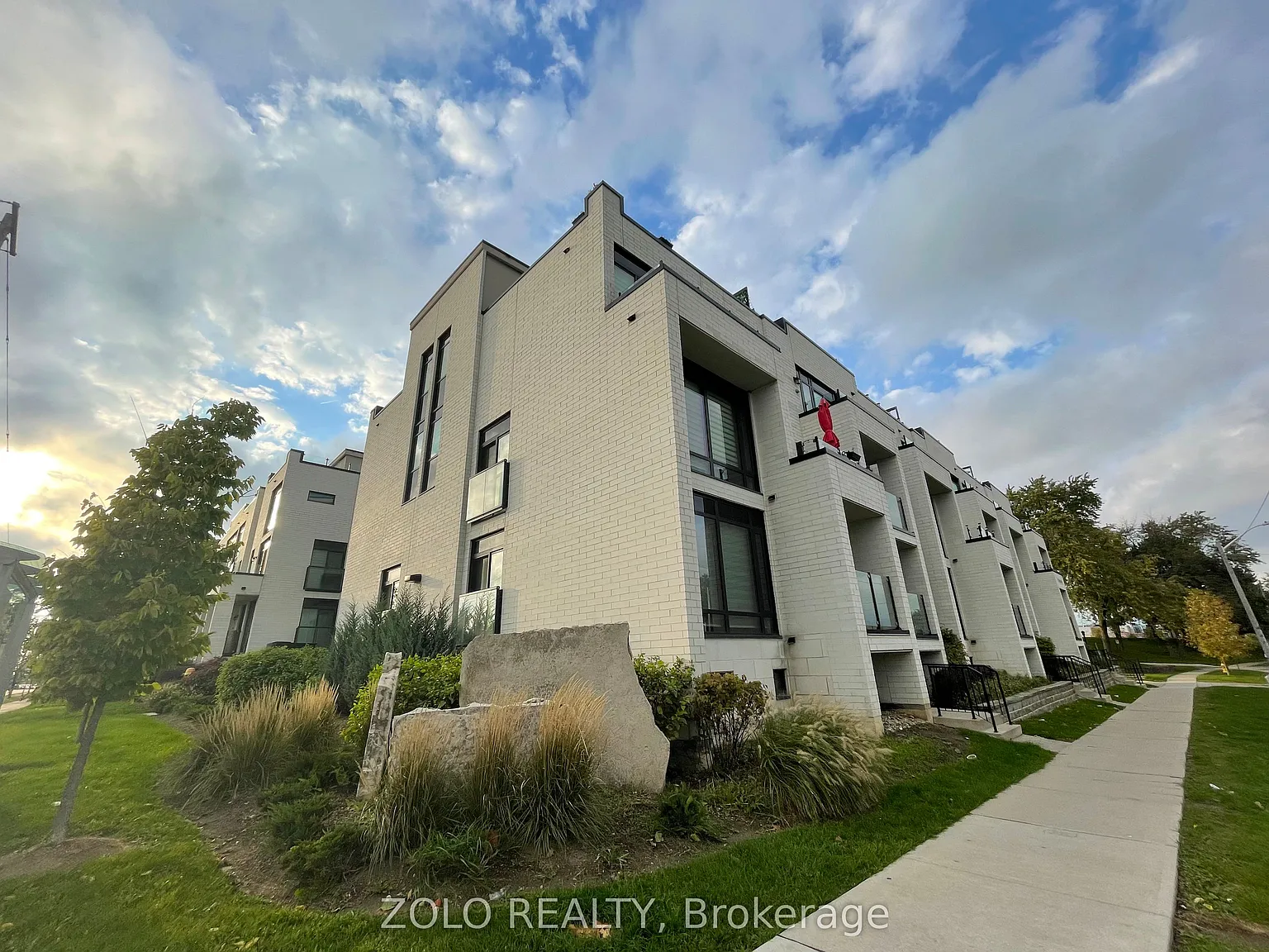 2 bed, $2,800 — Photo 1