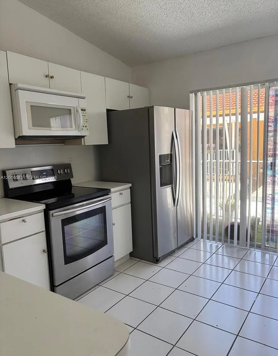 El Prado Xv Condo — Photo 2