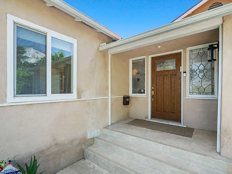 17434 Emelita St — Photo 3
