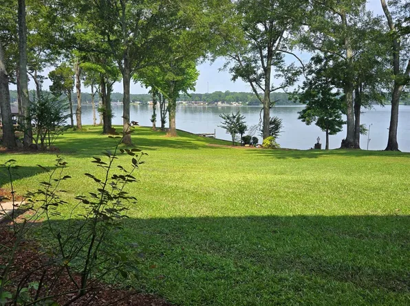 1015 River Oaks Dr, Cropwell, AL 35054