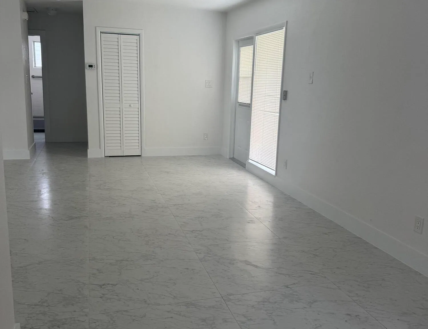 2 bed, 1.0 bath, 977 sqft, $2,200 — Photo 3