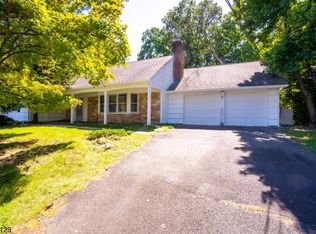 6 Abbott Rd, Somerset, NJ 08873